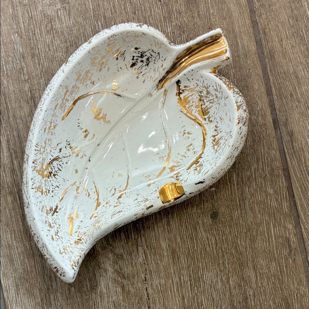 Vintage Plymouth Products Elegant Gold and White Leaf-Shaped Ashtray/Dish
